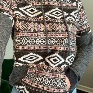 Freshwear multicolor tribal hoodie with pocket